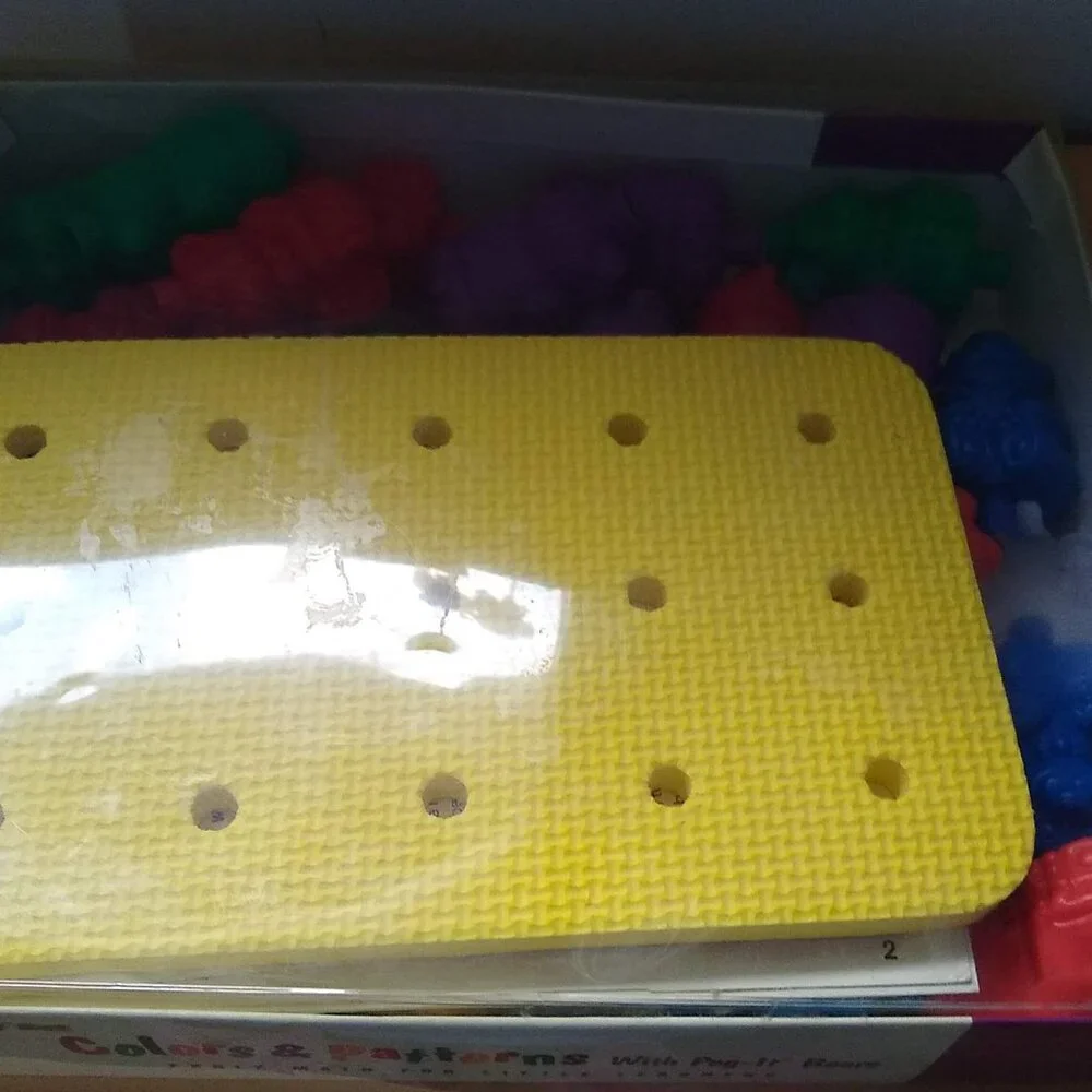 A Peg - N - Play Set: Colors & Patterns with Peg-it Bears Vintage